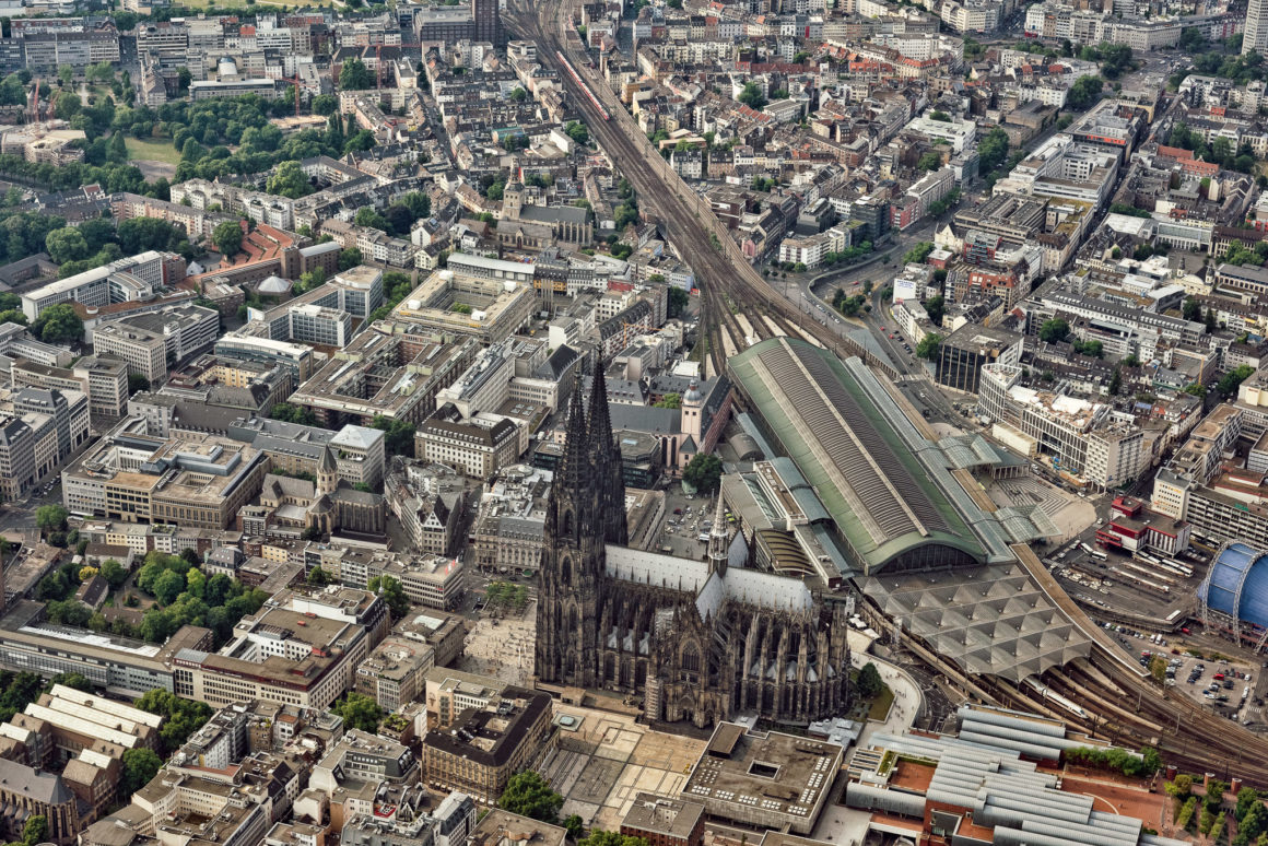 Köln – Luftaufnahme Dom und Hauptbahnhof aus Süden
