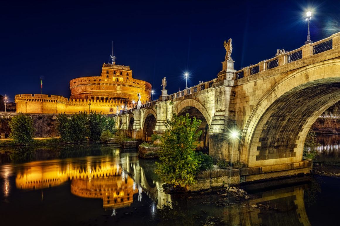 Rom bei Nacht – Engelsbrücke und Engelsburg