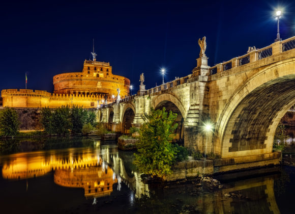 Rom bei Nacht – Engelsbrücke und Engelsburg