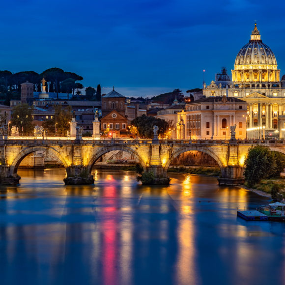 Rom bei Nacht – Engelsbrücke und Vatikan zur blauen Stunde