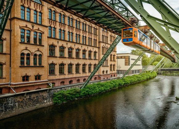 Wuppertal – Letzte Fahrt der alten Schwebebahn