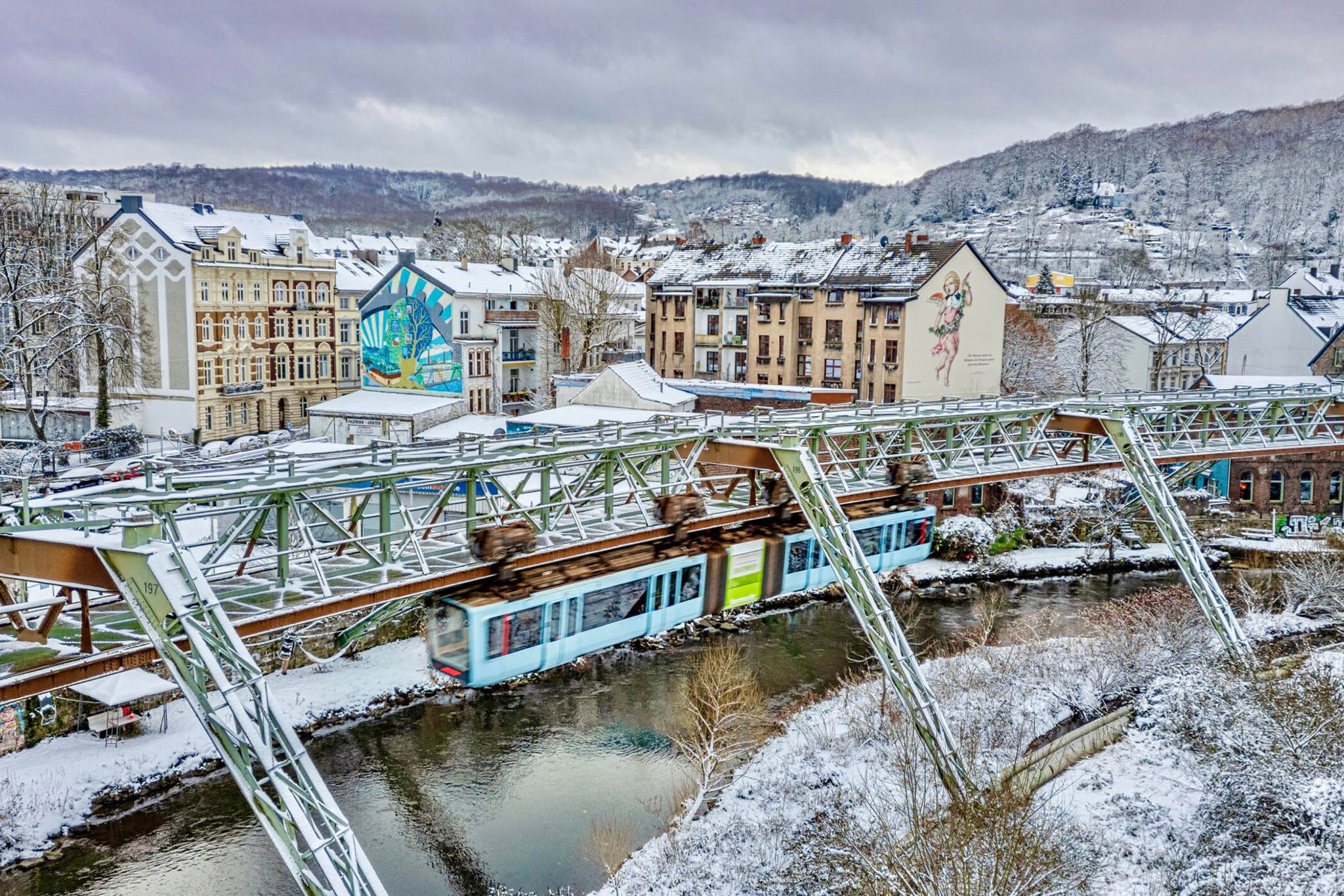 Wuppertal Schwebebahn im Schnee